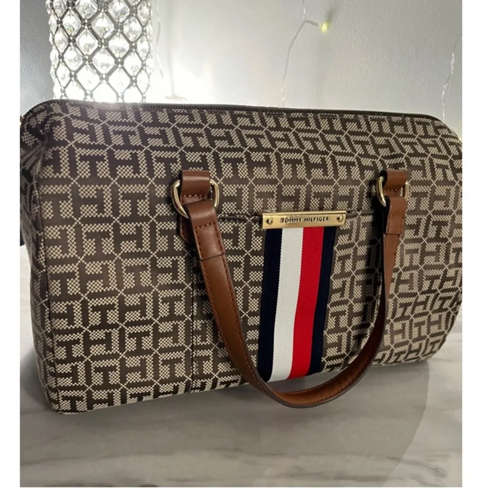 🚨 TOMMY HILFIGER Women’s Brown Small Handbag Excellent Condition - Picture 1 of 8